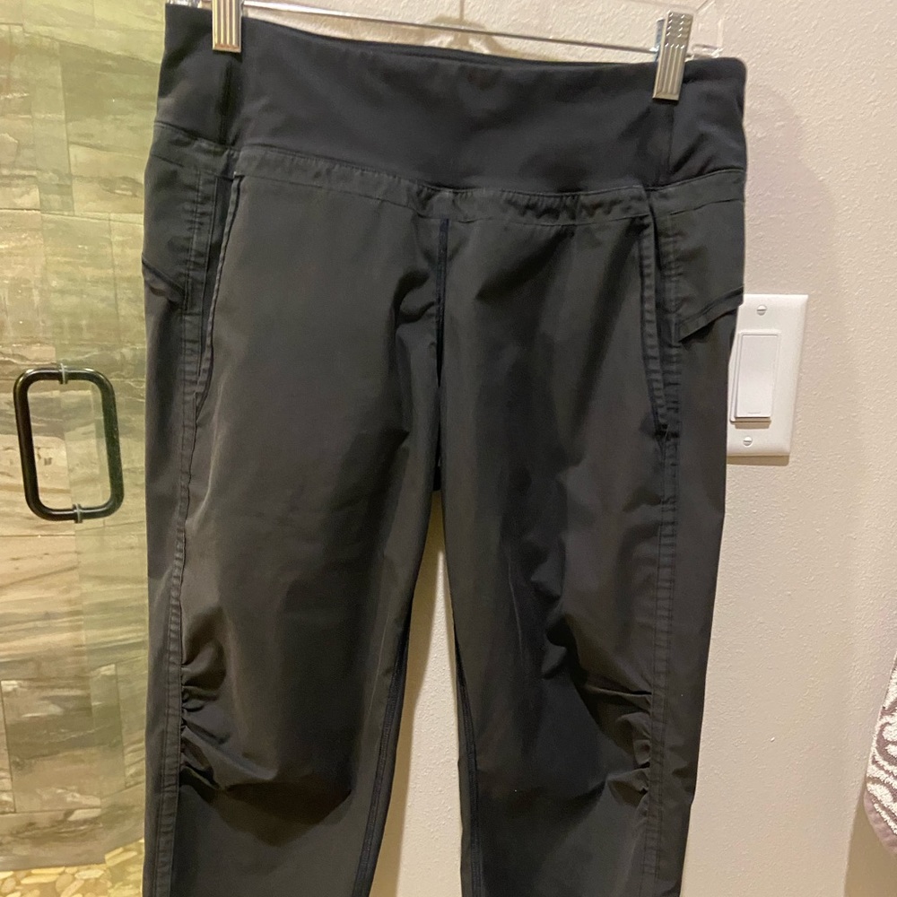 Lululemon cropped pants